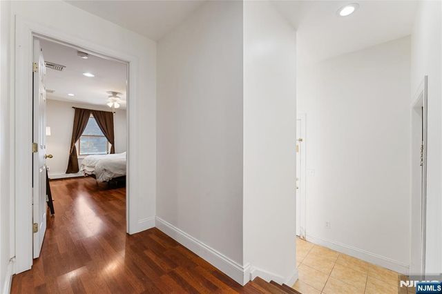 4 Harlow Crescent, Fair Lawn, NJ 07410