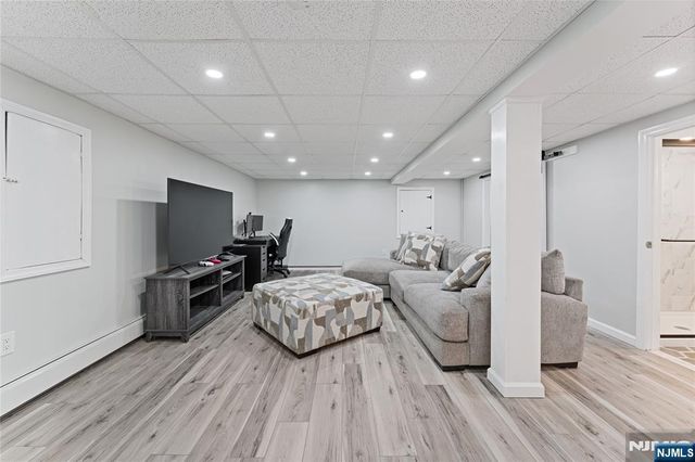 4 Harlow Crescent, Fair Lawn, NJ 07410