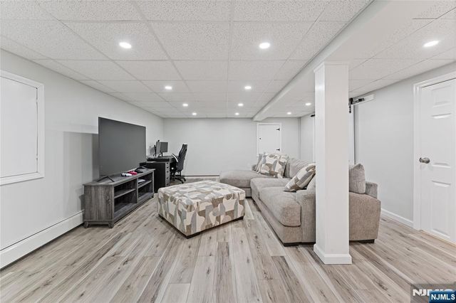 4 Harlow Crescent, Fair Lawn, NJ 07410