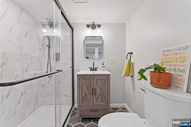 4 Harlow Crescent, Fair Lawn, NJ 07410