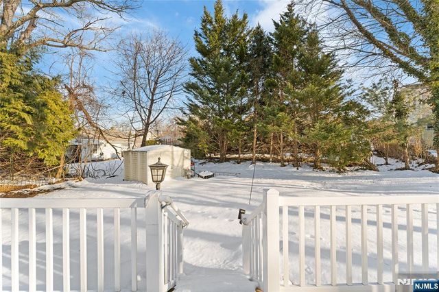 4 Harlow Crescent, Fair Lawn, NJ 07410