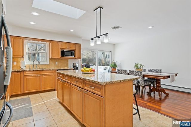 4 Harlow Crescent, Fair Lawn, NJ 07410