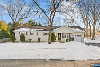 4 Harlow Crescent, Fair Lawn, NJ 07410