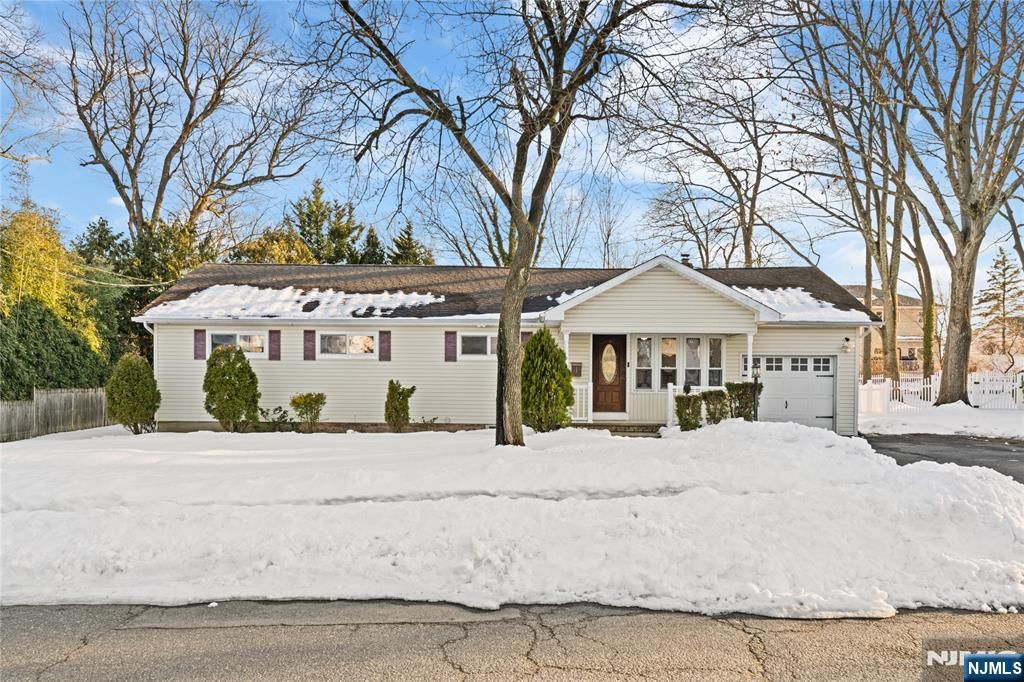 4 Harlow Crescent, Fair Lawn, NJ 07410
