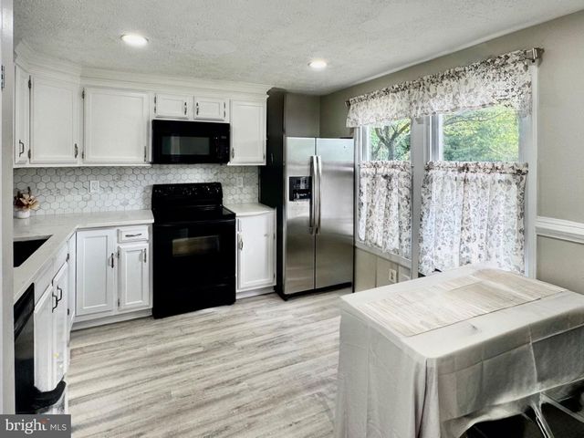 28 TOWNS CT, Rosedale, MD 21237