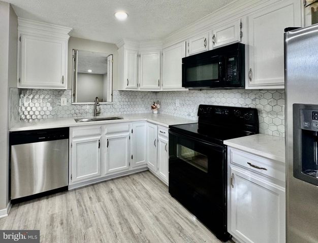 28 TOWNS CT, Rosedale, MD 21237