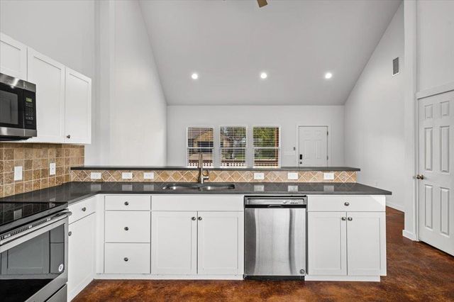 9913 Little Creek CIR, Dripping Springs, TX 78620