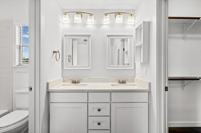 9913 Little Creek CIR, Dripping Springs, TX 78620