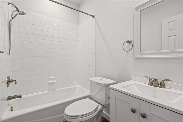 9913 Little Creek CIR, Dripping Springs, TX 78620