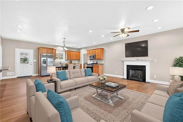 480 Matty, Rostraver, PA 15012