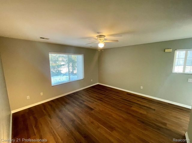 5046 Clintonville Pines Drive 13, Independence Charter Township, MI 48346