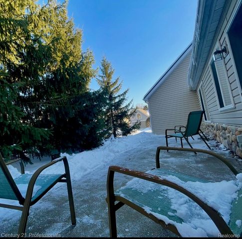 5046 Clintonville Pines Drive 13, Independence Charter Township, MI 48346