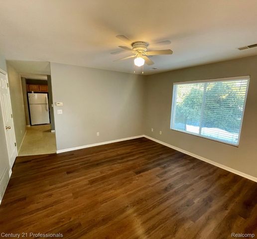 5046 Clintonville Pines Drive 13, Independence Charter Township, MI 48346