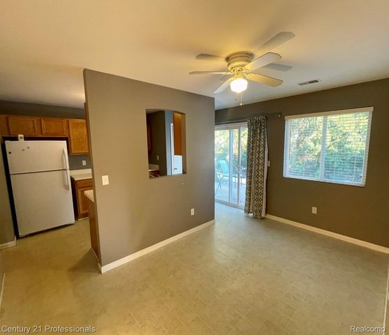 5046 Clintonville Pines Drive 13, Independence Charter Township, MI 48346