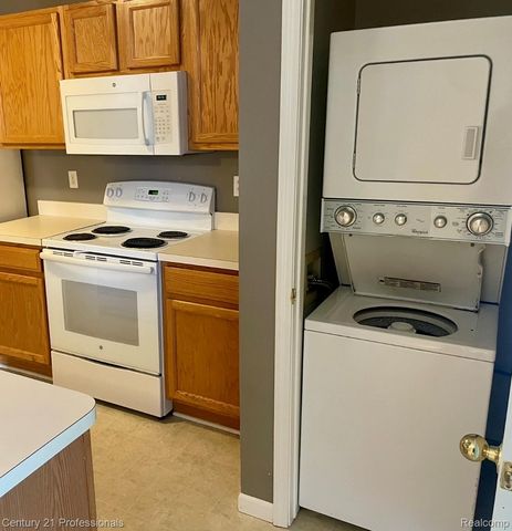 5046 Clintonville Pines Drive 13, Independence Charter Township, MI 48346