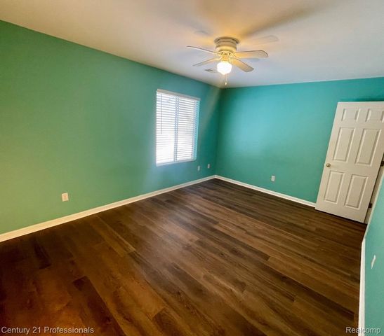 5046 Clintonville Pines Drive 13, Independence Charter Township, MI 48346