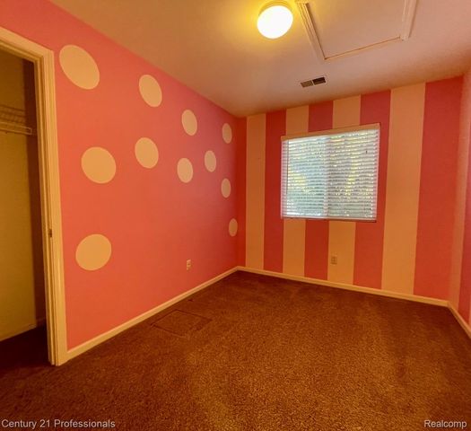 5046 Clintonville Pines Drive 13, Independence Charter Township, MI 48346