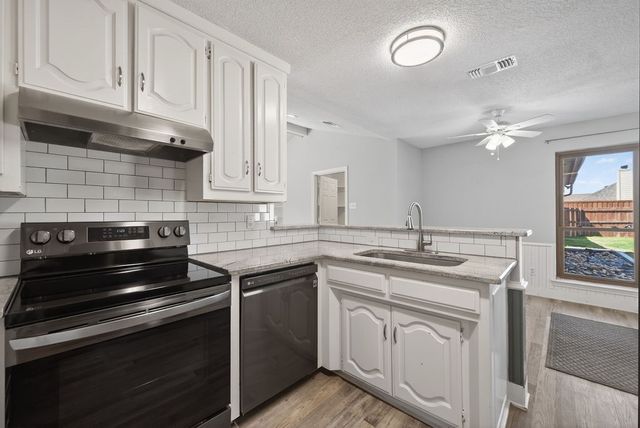 2229 Country Valley Road, Garland, TX 75041