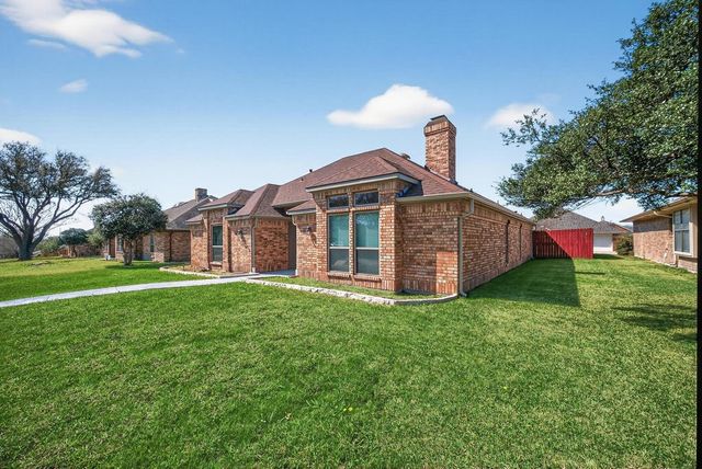 2229 Country Valley Road, Garland, TX 75041