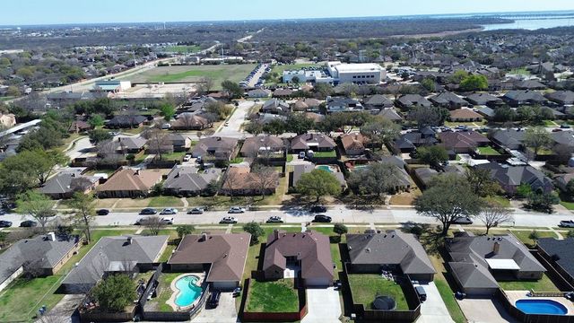 2229 Country Valley Road, Garland, TX 75041