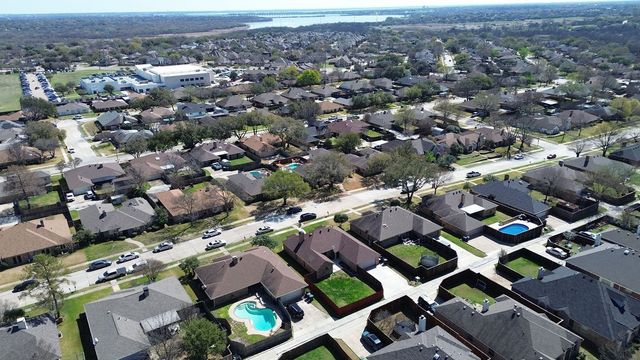 2229 Country Valley Road, Garland, TX 75041