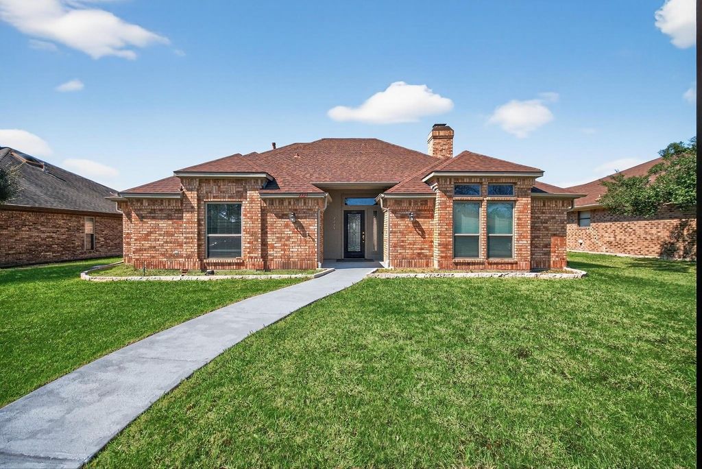 2229 Country Valley Road, Garland, TX 75041