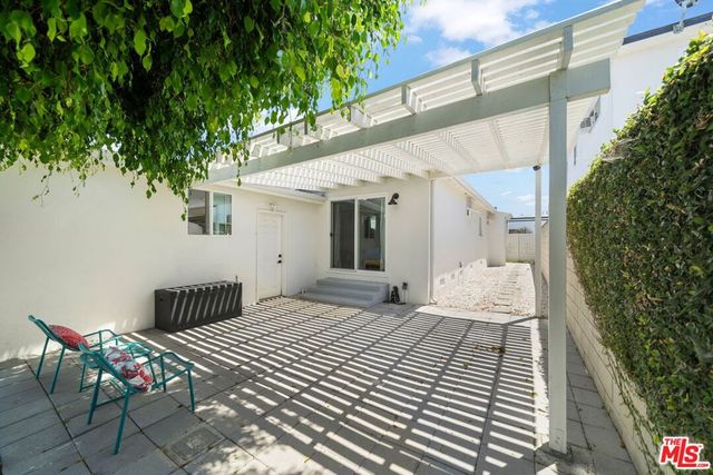 3037 Pacific Avenue, Long Beach, CA 90806