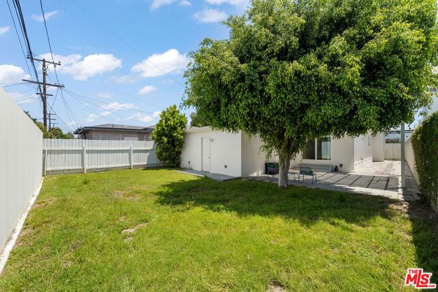 3037 Pacific Avenue, Long Beach, CA 90806