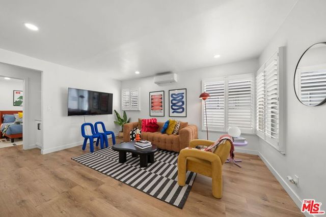 3037 Pacific Avenue, Long Beach, CA 90806