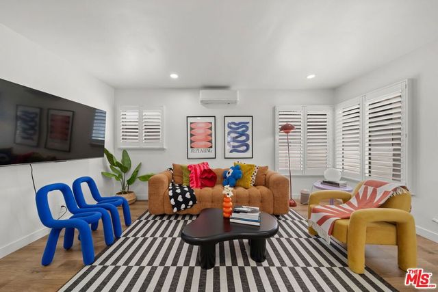 3037 Pacific Avenue, Long Beach, CA 90806