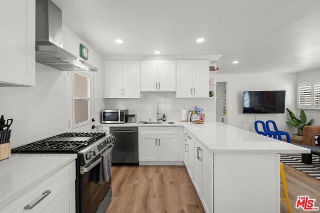 3037 Pacific Avenue, Long Beach, CA 90806
