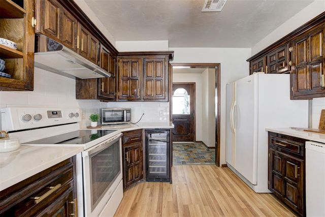 1002 S Pine Street, Guthrie, OK 73044