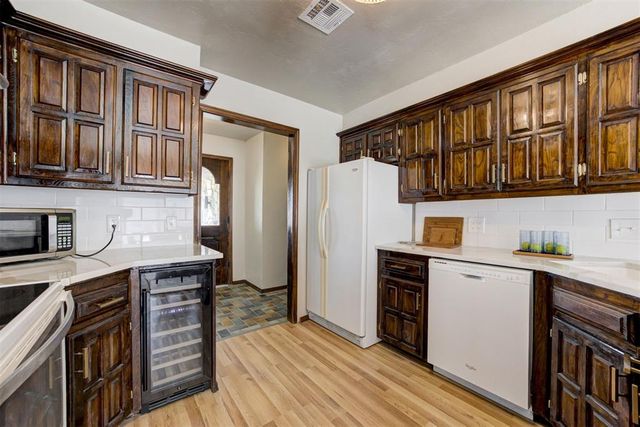 1002 S Pine Street, Guthrie, OK 73044