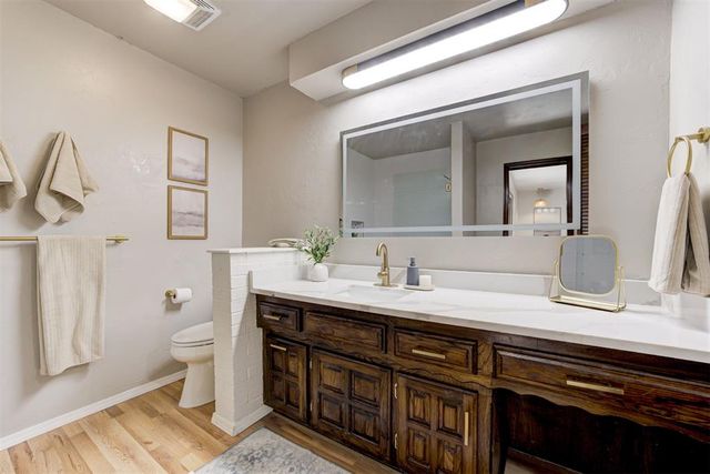 1002 S Pine Street, Guthrie, OK 73044
