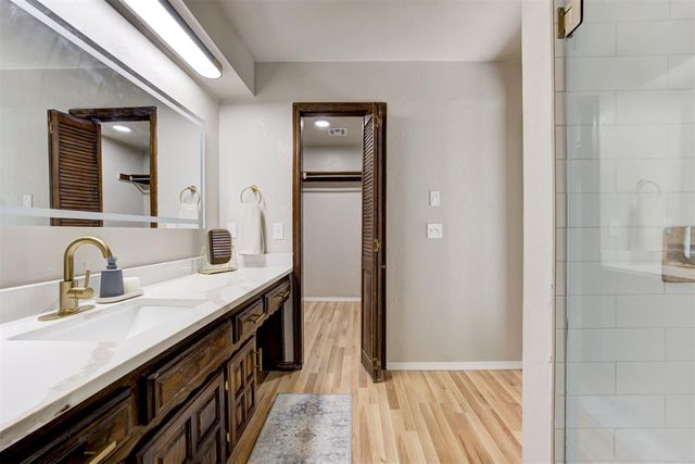1002 S Pine Street, Guthrie, OK 73044
