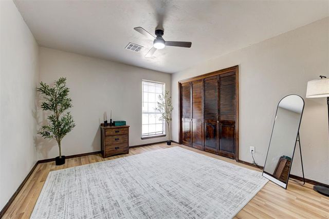 1002 S Pine Street, Guthrie, OK 73044