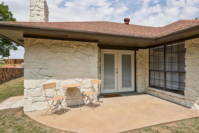 1002 S Pine Street, Guthrie, OK 73044