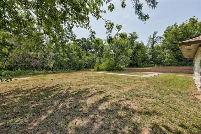 1002 S Pine Street, Guthrie, OK 73044
