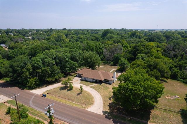 1002 S Pine Street, Guthrie, OK 73044