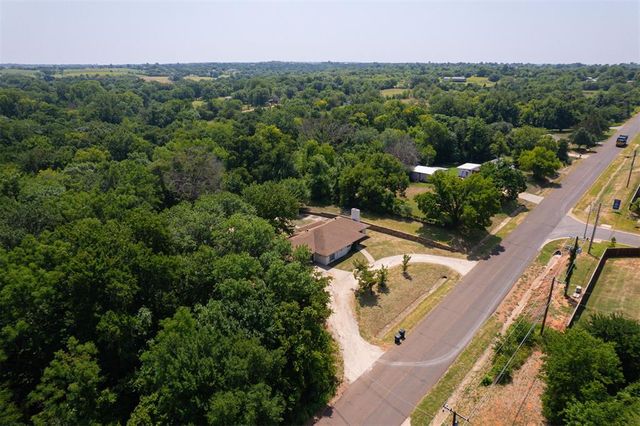 1002 S Pine Street, Guthrie, OK 73044