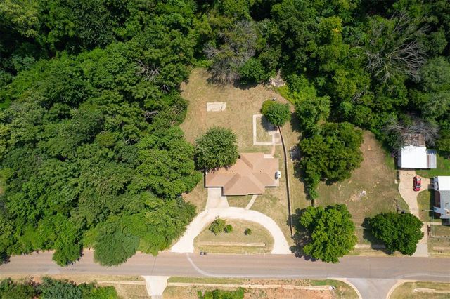 1002 S Pine Street, Guthrie, OK 73044