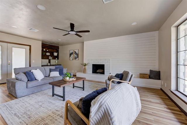 1002 S Pine Street, Guthrie, OK 73044