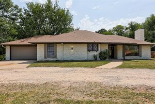 1002 S Pine Street, Guthrie, OK 73044