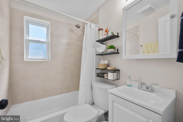 2203 LIBERATOR ST, Levittown, PA 19057