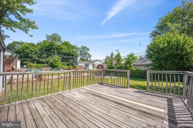 2203 LIBERATOR ST, Levittown, PA 19057