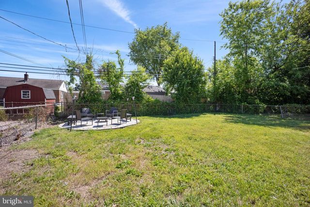 2203 LIBERATOR ST, Levittown, PA 19057