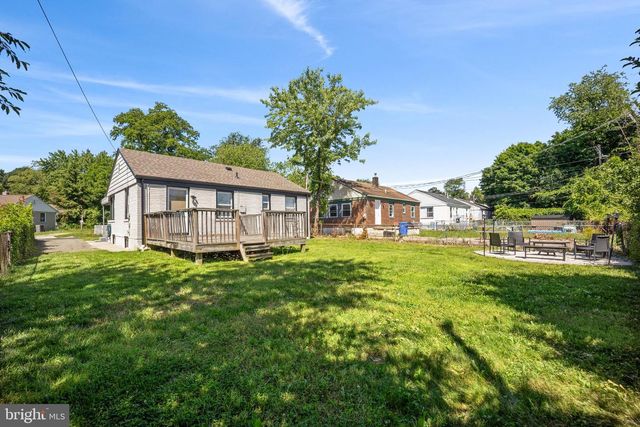 2203 LIBERATOR ST, Levittown, PA 19057