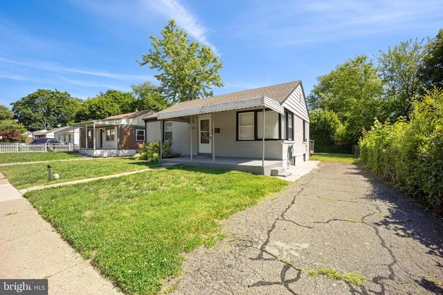 2203 LIBERATOR ST, Levittown, PA 19057