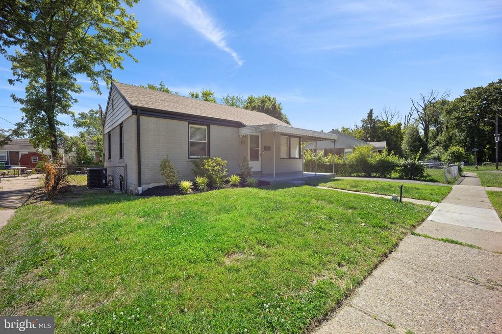 2203 LIBERATOR ST, Levittown, PA 19057