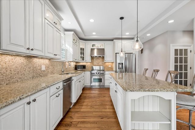 8027 Long Avenue, Skokie, IL 60077